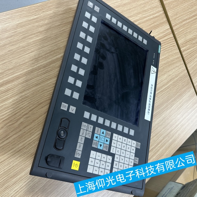 �������T�Ӕ�(sh��)��ϵ�y(t��ng)SINUMERIK 828D���_�C(j��)�^�����ߵ�һ��Ͳ��ӹ��ϾS���ļҺ�